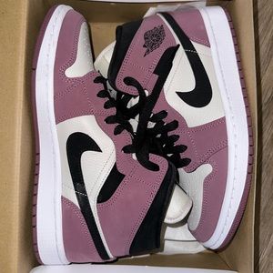 Air Jordan 1 Mid